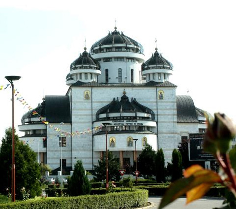 catedrala sf apostoli petru si pavel mioveni